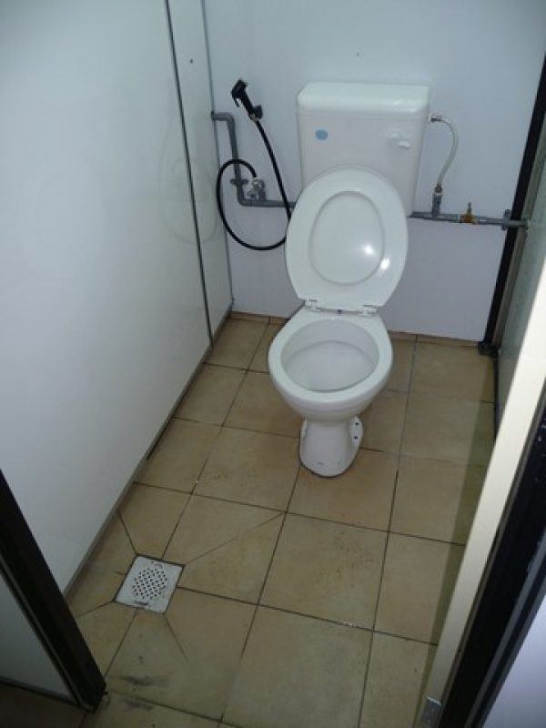 internal_view_of_portable_toilet-600x800
